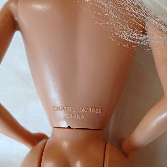 1976 Mattel Barbie Blonde Hair & Blue Eyes Twist & Turn at Waist - Knees Bend - Picture 7 of 12